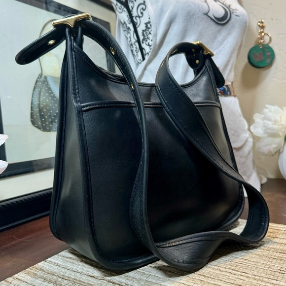 ❤️SOLD❤️Vintage Coach Navy Legacy Zip 9966 - Picture 2 of 11